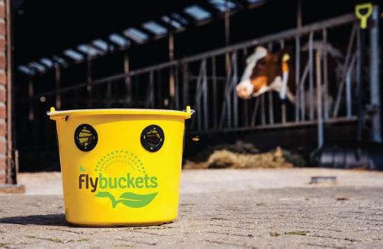 Afbeeldingen van Vliegenemmer FlyBucket 12L compleet incl. lokstof
