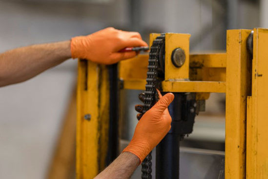 Afbeeldingen van Nitril handschoenen X-Grip oranje 50 st. 240 mm