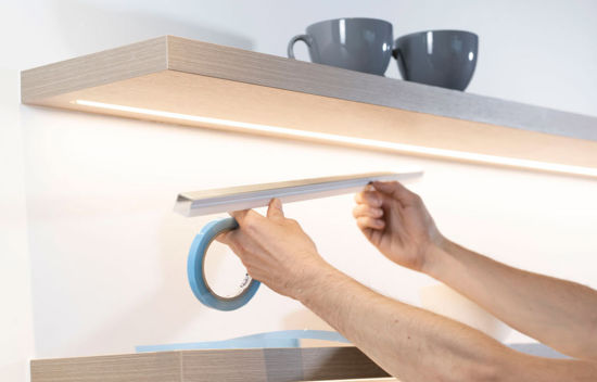 Afbeeldingen van Dubbelzijdige Multi-tack tape - semi-transparant 12mm x 5m