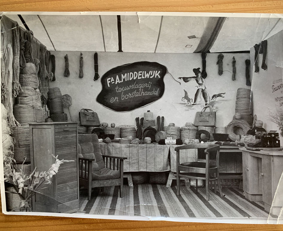 Een greep uit het assortiment van Middelwijk in 1947.
